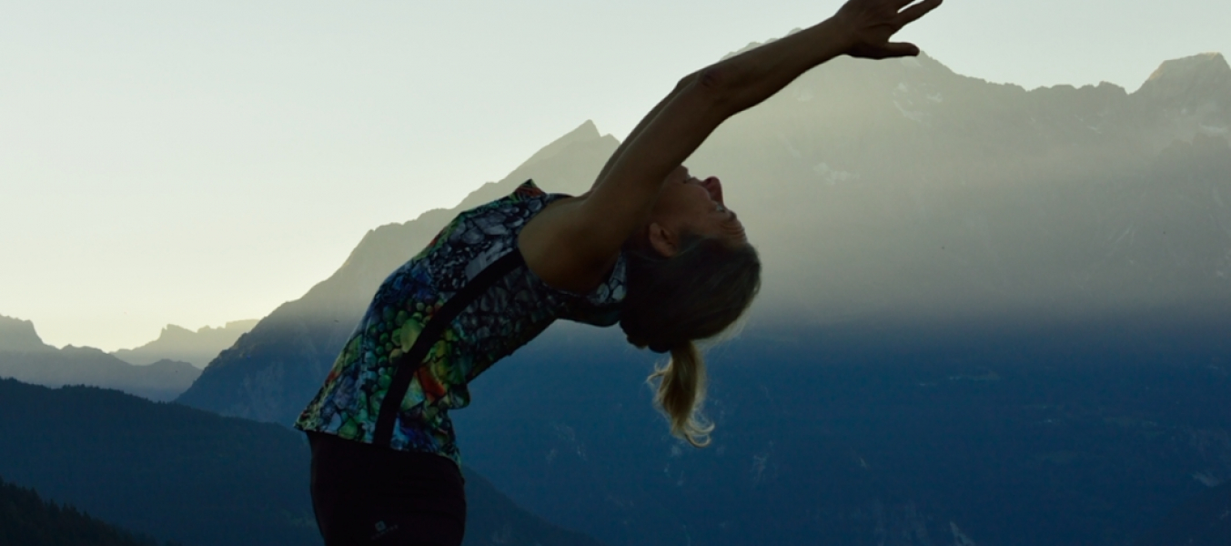 Yoga en altitude  sur la terrasse de l'Arpasson